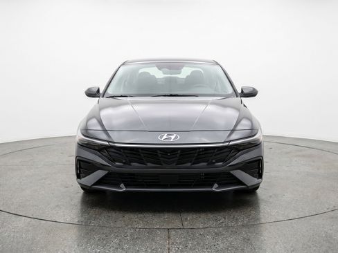 Used 2025 Hyundai Elantra Limited FWD image 2