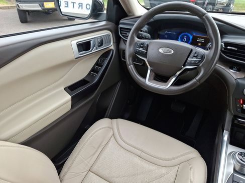 Used 2020 Ford Explorer Platinum image 14