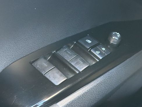 Used 2025 Toyota Camry SE w/ Convenience Package FWD image 29