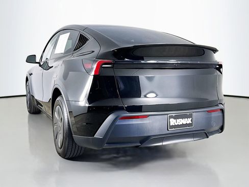 Used 2026 Tesla Model Y 2WD image 5