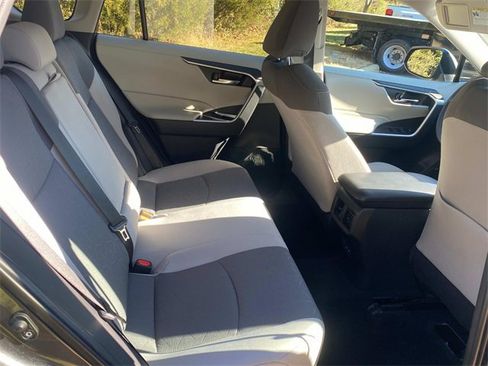 Used 2022 Toyota RAV4 XLE image 32