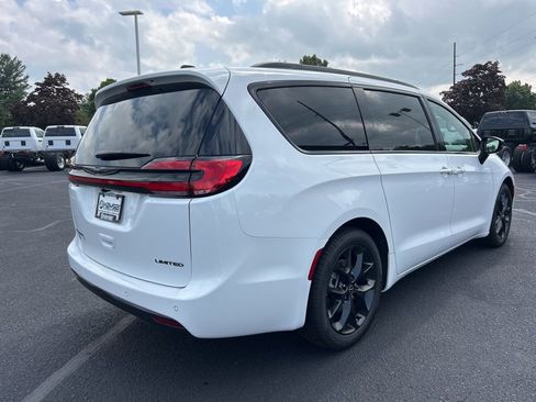 New 2026 Chrysler Pacifica Limited w/ S Appearance Package image 7