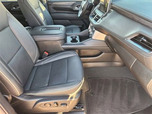 Used 2024 GMC Yukon XL SLT w/ SLT Luxury Package image 14