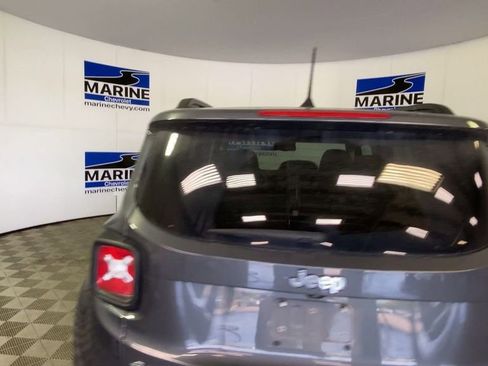 Used 2022 Jeep Renegade Latitude w/ Convenience Group AWD/4WD image 9