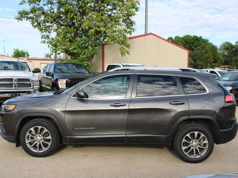 Used 2019 Jeep Cherokee Latitude Plus w/ Comfort/Convenience Group FWD image 6