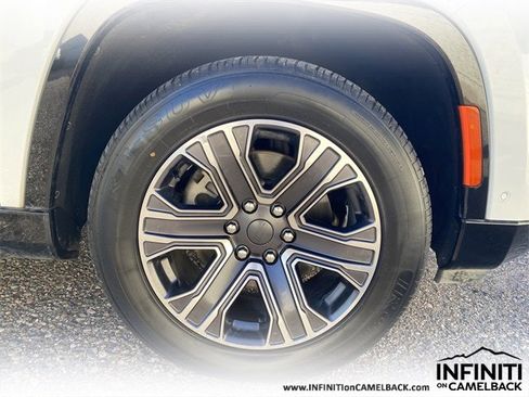 Used 2023 Jeep Wagoneer L Series II image 9