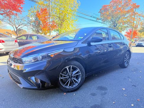Used 2023 Kia Forte LXS FWD image 2