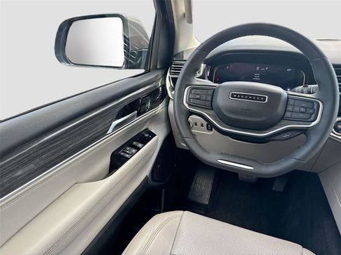 Used 2022 Jeep Wagoneer Series III w/ Flexible Seating Group image 22