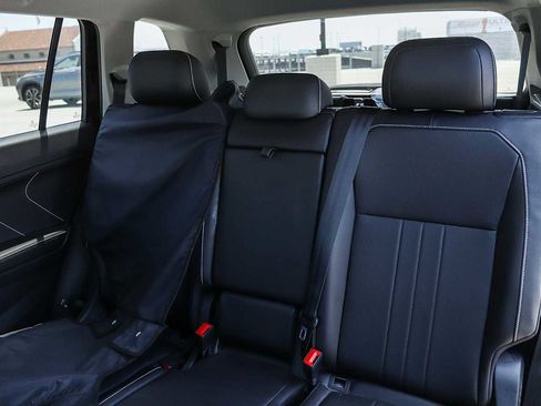 Certified 2023 Volkswagen Tiguan SE FWD image 17