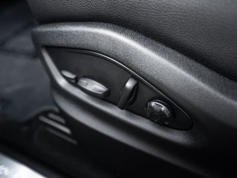 Certified 2026 Porsche Cayenne AWD/4WD image 18