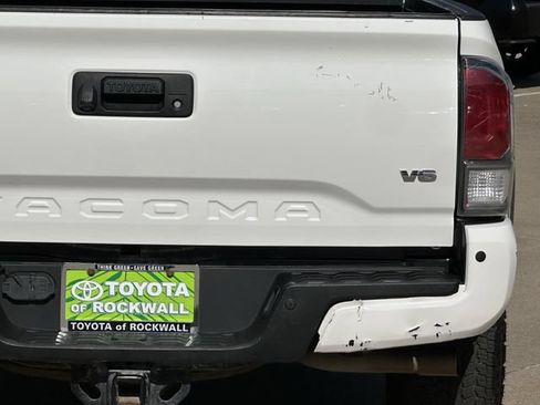 Used 2020 Toyota Tacoma TRD Off-Road w/ TRD Premium Off Road Package AWD/4WD image 6