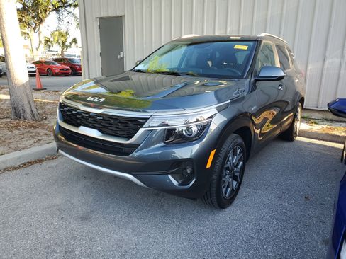 Used 2023 Kia Seltos EX AWD/4WD image 5