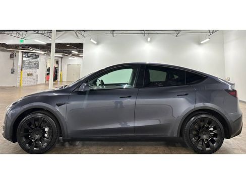 Used 2022 Tesla Model Y Long Range AWD/4WD image 8