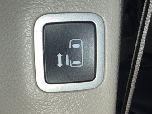 Used 2023 Chrysler Pacifica Touring-L FWD image 40