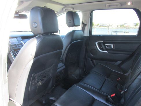 Used 2018 Land Rover Discovery Sport HSE image 30