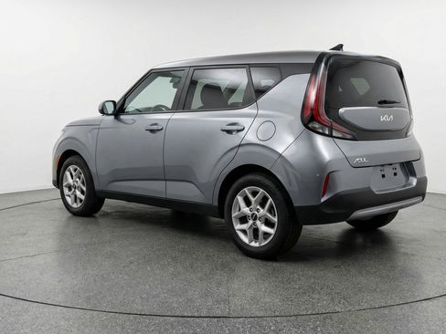 Used 2025 Kia Soul LX w/ LX Technology Package FWD image 6