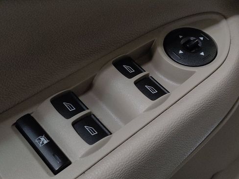 Used 2015 Ford Escape SE image 27