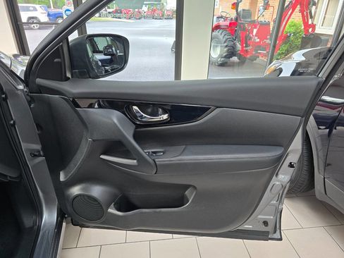 Used 2022 Nissan Rogue Sport SV image 18