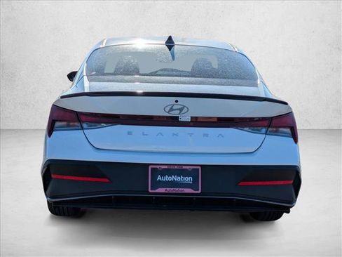 Used 2025 Hyundai Elantra Sport image 7