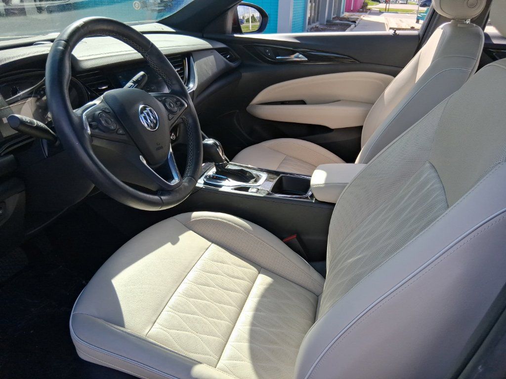 Used 2019 Buick Regal Avenir w/ Driver Confidence Package II FWD image 9