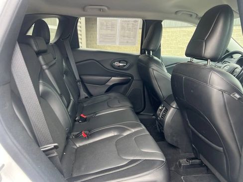 Used 2019 Jeep Cherokee Limited AWD/4WD image 14