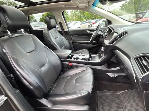 Used 2019 Ford Edge Titanium w/ Equipment Group 301A AWD/4WD image 41
