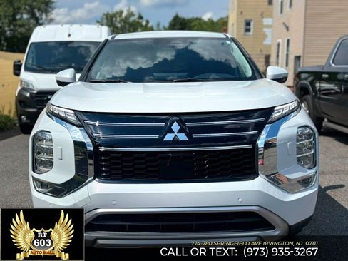 Used 2025 Mitsubishi Outlander SE AWD/4WD image 2