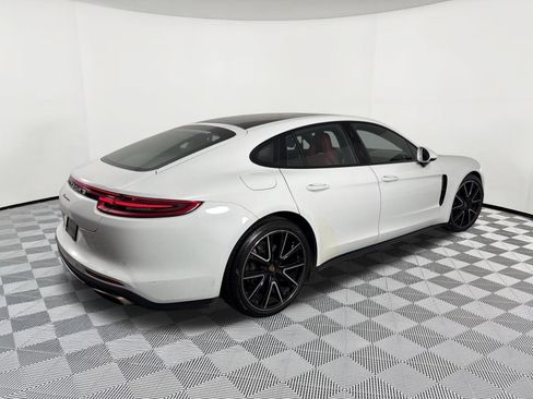 Certified 2019 Porsche Panamera image 9