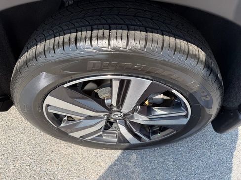 Used 2025 Nissan Rogue SL FWD image 10