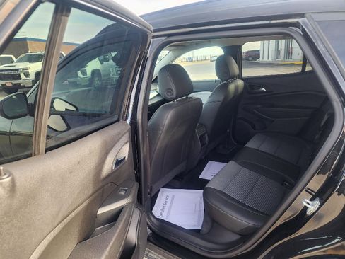 Used 2025 Chevrolet Trax LT image 6