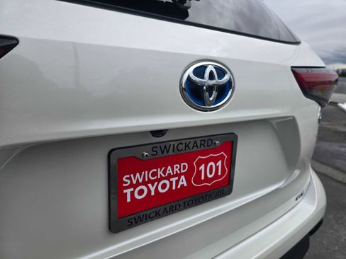 Used 2021 Toyota Highlander XLE image 16