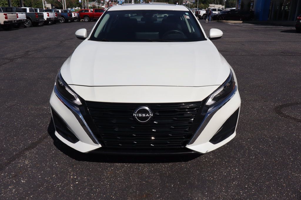 Used 2024 Nissan Altima 2.5 SV w/ SV Premium Package FWD image 34
