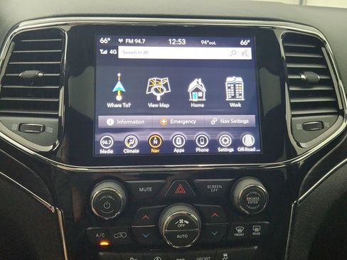 Certified 2022 Jeep Grand Cherokee Limited AWD/4WD image 12