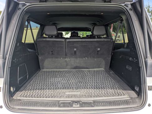 Used 2024 Jeep Wagoneer L Series II w/ Flexible Seating Group RWD image 7