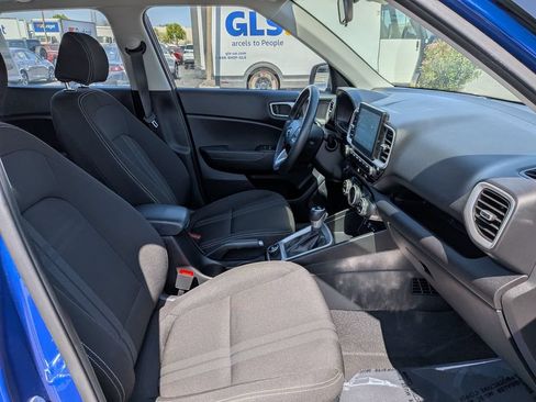Used 2025 Hyundai Venue SEL FWD image 30