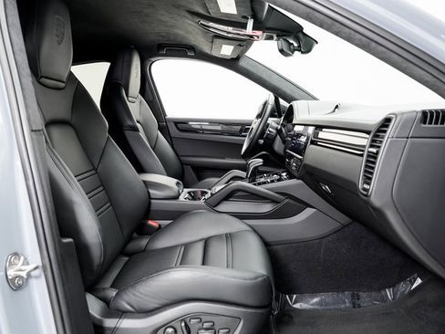 Certified 2022 Porsche Cayenne Turbo GT image 25