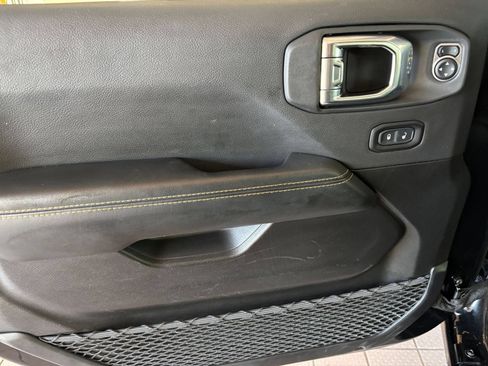 Used 2025 Jeep Wrangler Unlimited Sahara AWD/4WD image 18