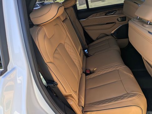 New 2025 Jeep Grand Cherokee Summit image 28