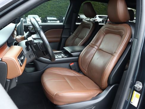 Used 2023 Lincoln Aviator Reserve w/ Elements Package Plus image 17