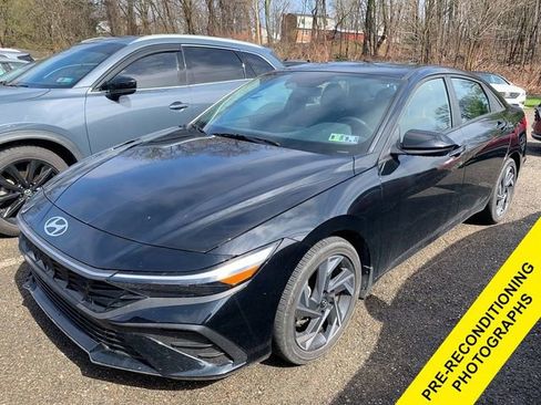 Used 2025 Hyundai Elantra SEL image 1