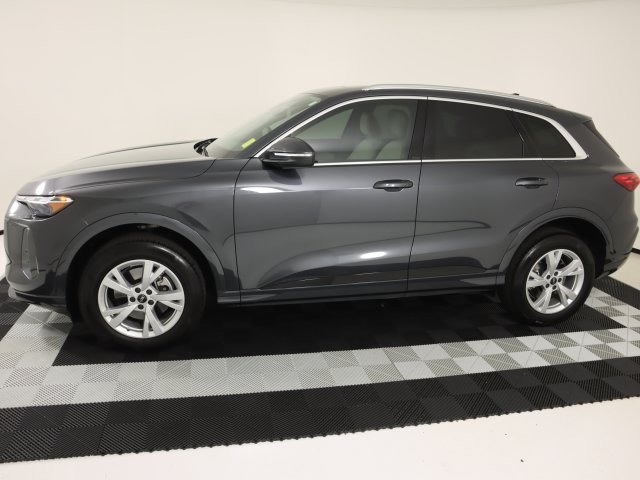 Certified 2025 Audi Q5 Premium w/ Convenience Package AWD/4WD image 2