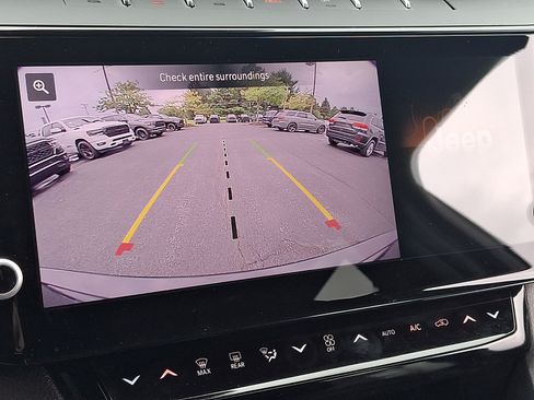 Certified 2026 Jeep Grand Cherokee Altitude AWD/4WD image 18