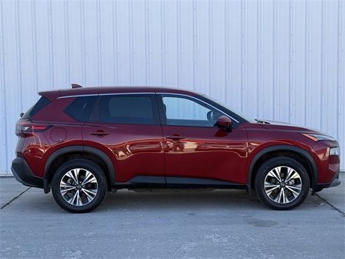 Used 2023 Nissan Rogue SV image 3
