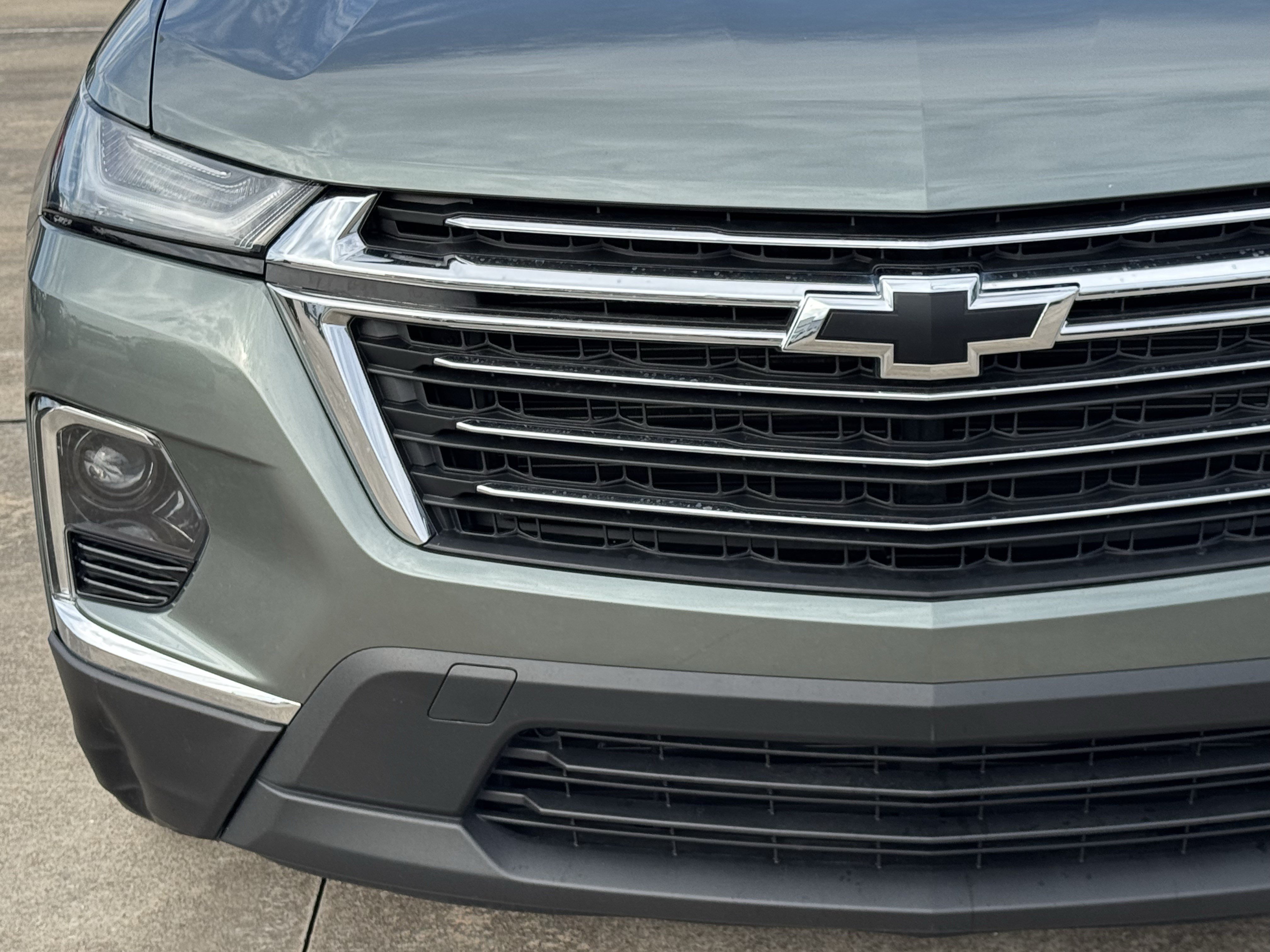 Used 2023 Chevrolet Traverse LT FWD image 12