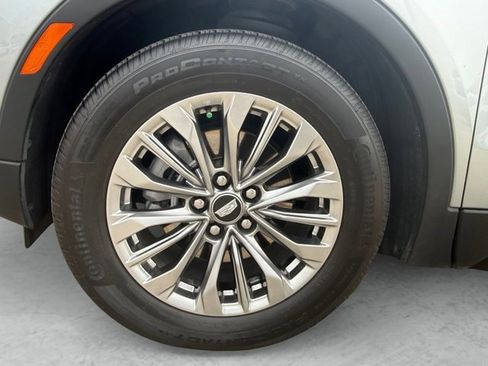 Certified 2025 Cadillac XT4 Premium Luxury FWD image 18