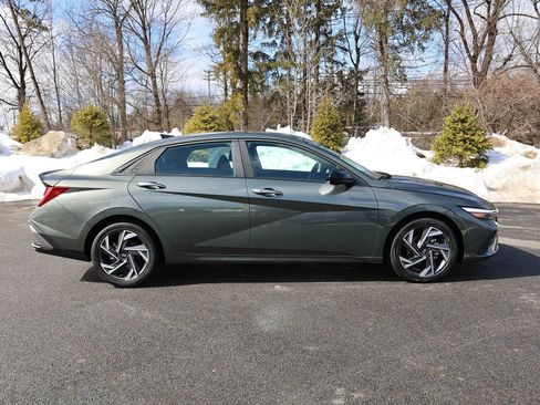 Used 2025 Hyundai Elantra SEL image 8