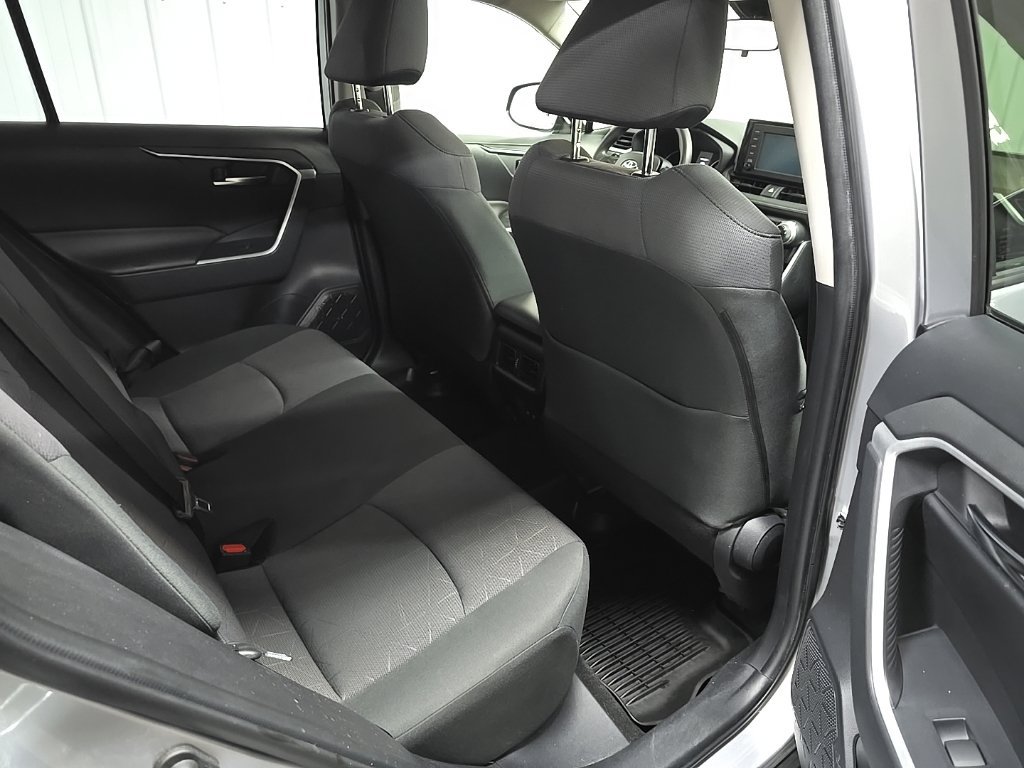 Used 2019 Toyota RAV4 XLE AWD/4WD image 18