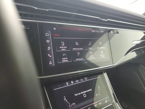 Used 2022 Audi Q7 3.0T Premium AWD/4WD image 30