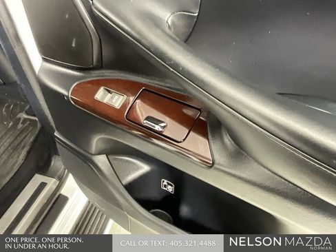 Used 2013 Lexus LX 570 4WD w/ Luxury Pkg image 23