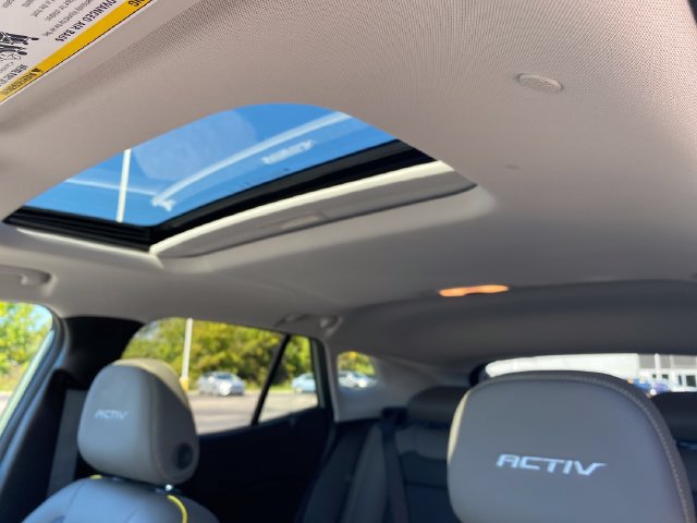 Used 2025 Chevrolet Trax ACTIV w/ Sunroof Package FWD image 15